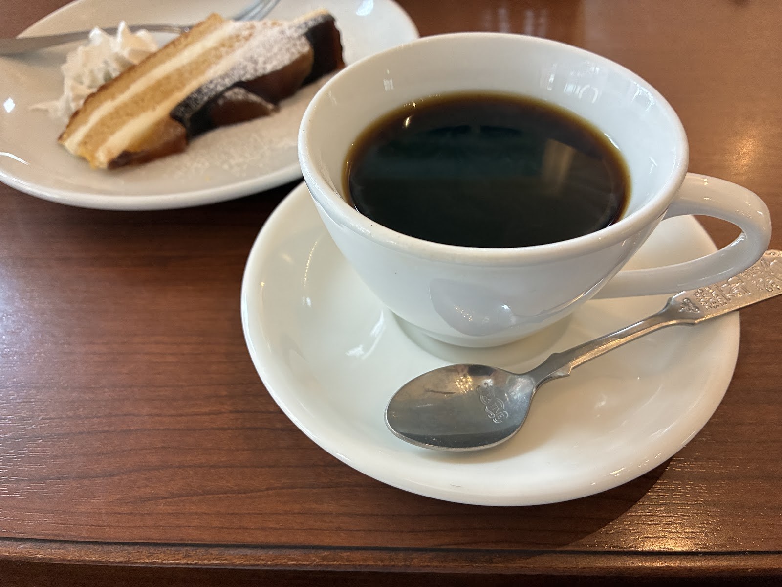 シフォンケーキとコーヒー