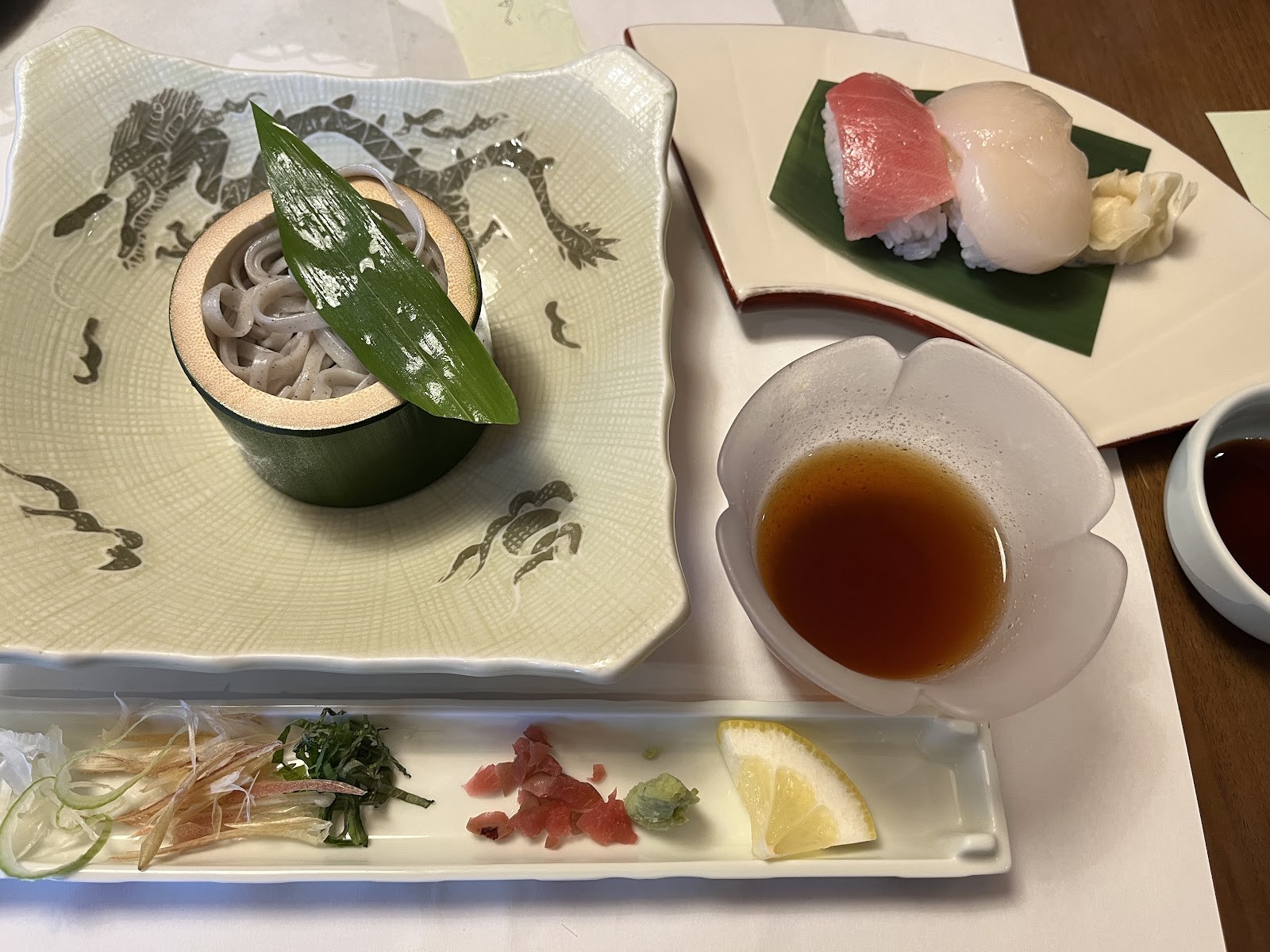 握り寿司と細うどんの膳