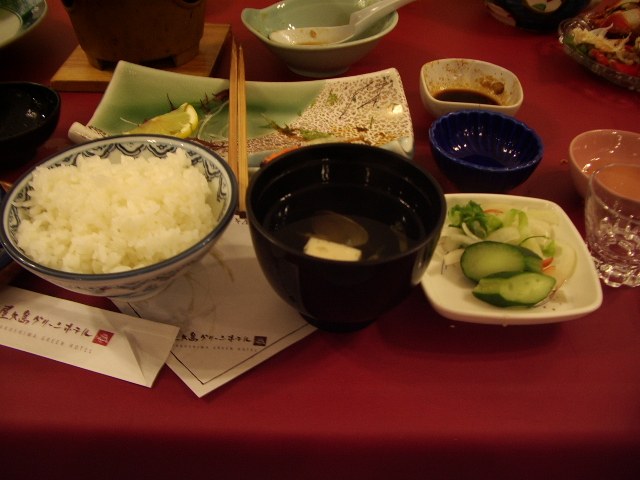 ご飯と汁物、漬物の締めのセット