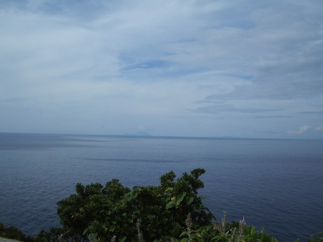 灯台から見た海と水平線